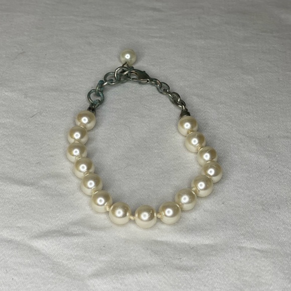Faux Pearl Bracelet - Picture 1 of 2